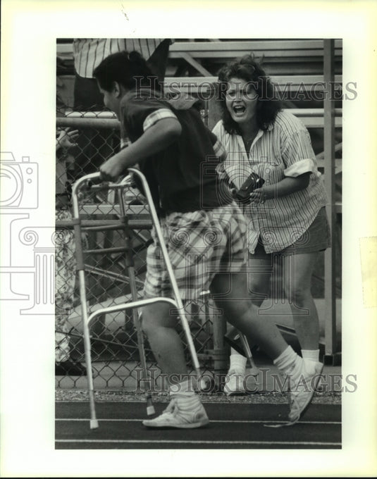1991 Press Photo Sidonia Kivell during race at Gumbo Games at Kings Playground - Historic Images