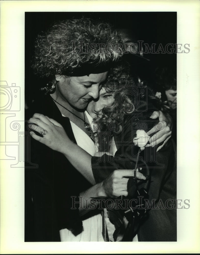 1990 Press Photo Betty LaFont &amp; Daughter Tosha-Grand Isle High School Graduation - Historic Images