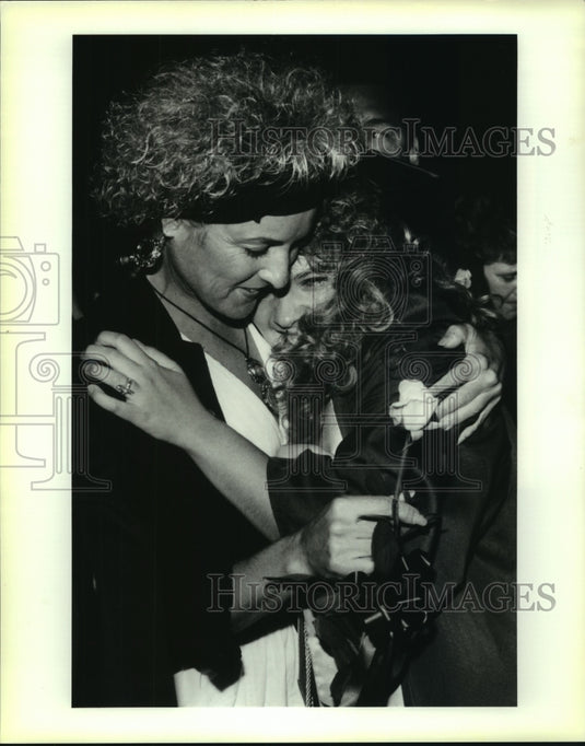 1990 Press Photo Betty LaFont & Daughter Tosha-Grand Isle High School Graduation - Historic Images