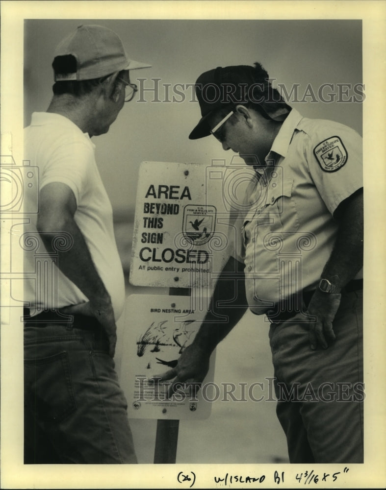 1990 Press Photo Howard E. Poitevint and Jim Pulliam, Grand Gosier Islands - Historic Images