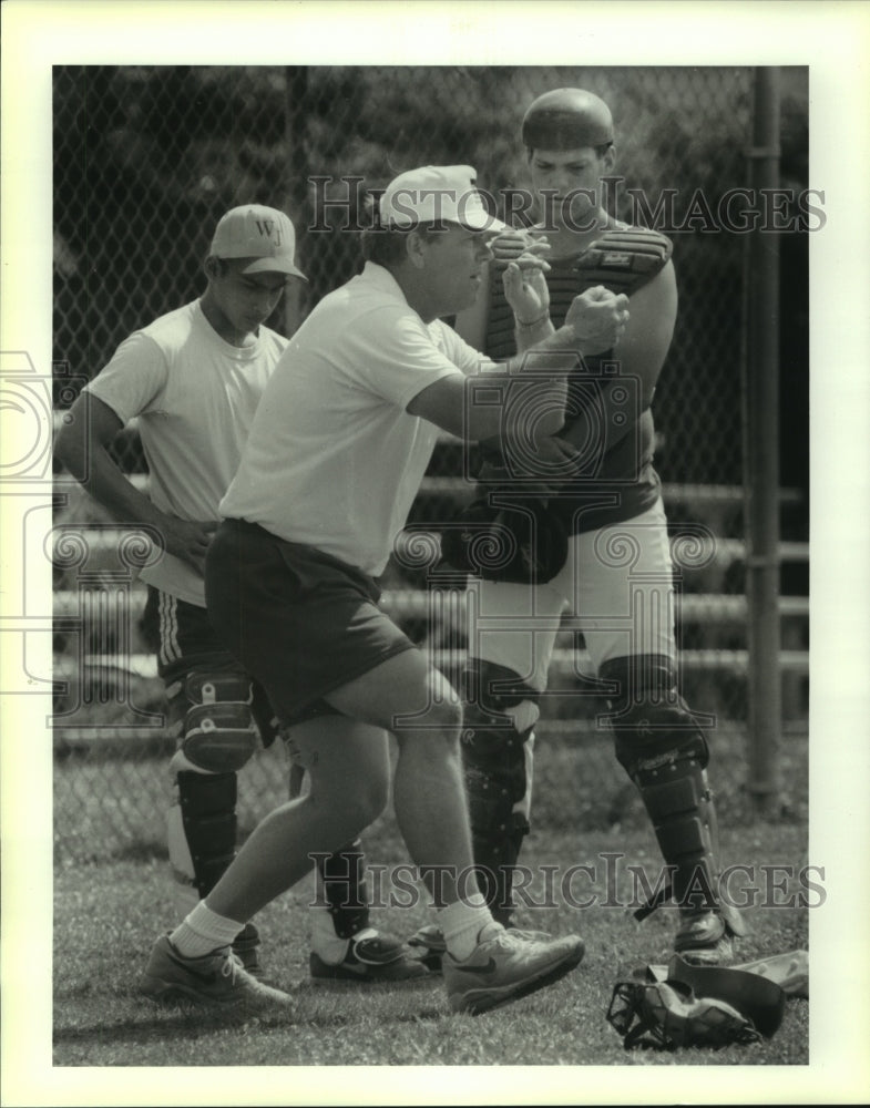 1993 Press Photo Baseball- Bobby Gravolet Teaches Carlos Perez &amp; Blane Ronquille - Historic Images