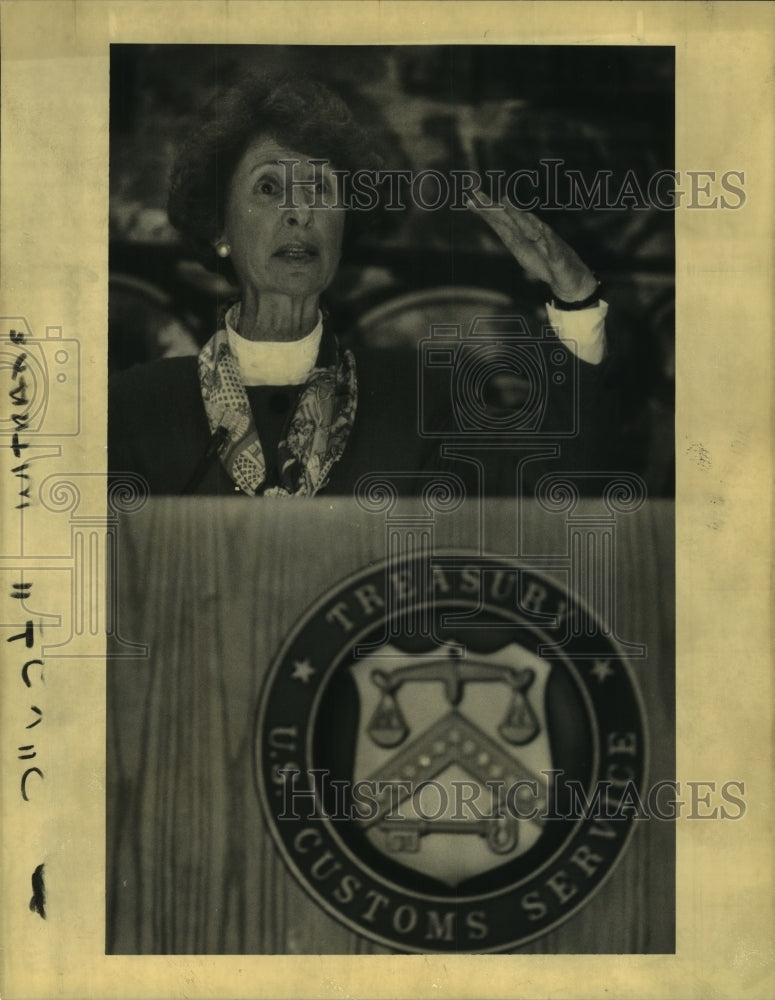 1992 Press Photo Government - Carol Hallett, Customs Commissioner Speaks at Fair - Historic Images