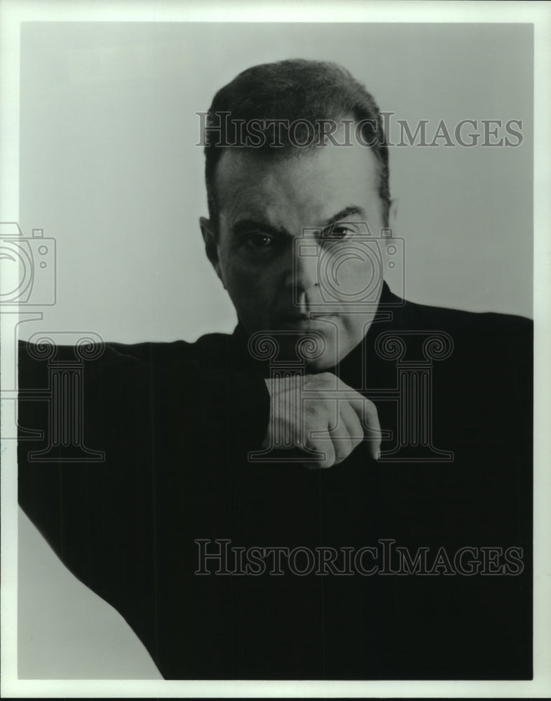 1997 Press Photo Leon Hall - Historic Images