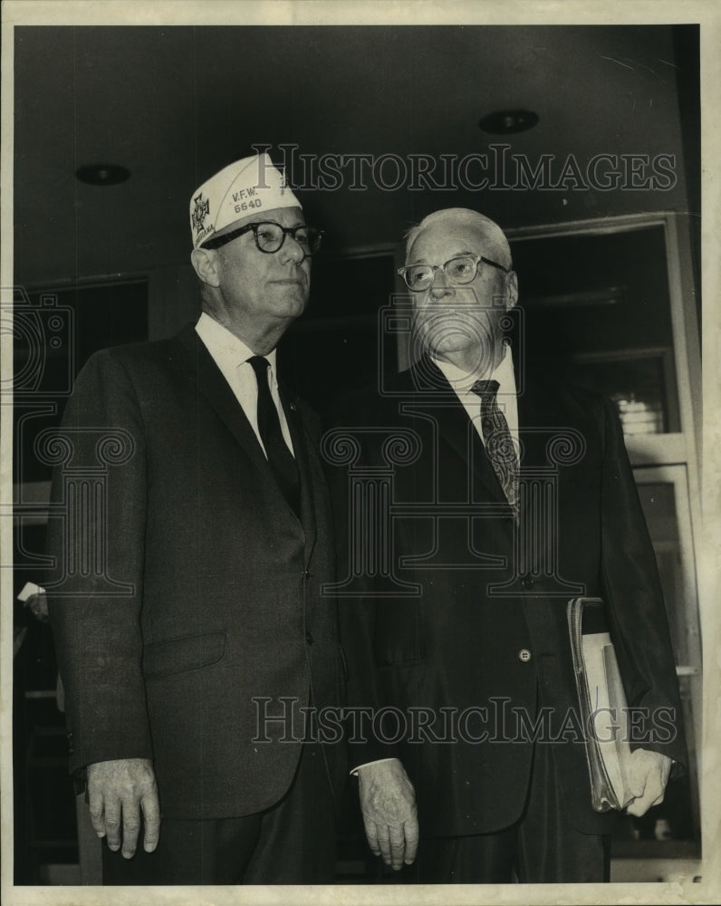 1969 Press Photo Randolph F. Dennis and Judge Walter B. Hamlin, City Hall - Historic Images