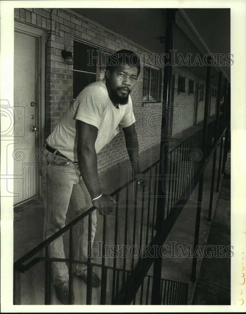 1987 Press Photo Don Guyton Operates Apartments for Homeless, Ex-Offenders - Historic Images