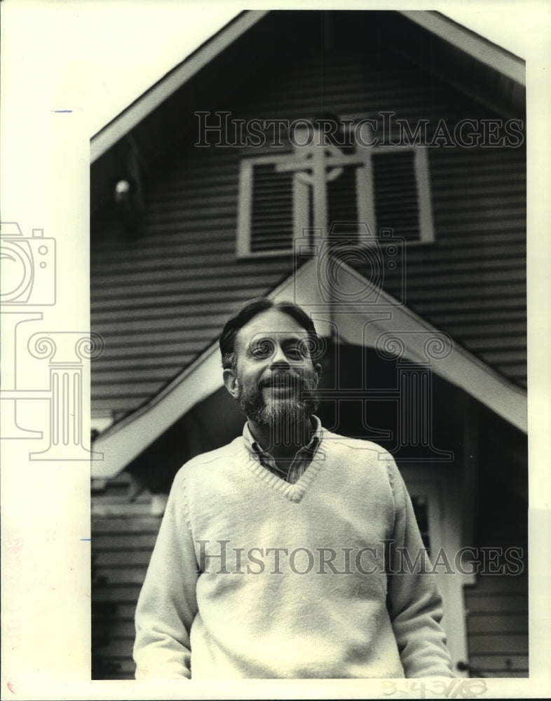 1985 Press Photo Peter Hammett in front of his church - nob23459 - Historic Images