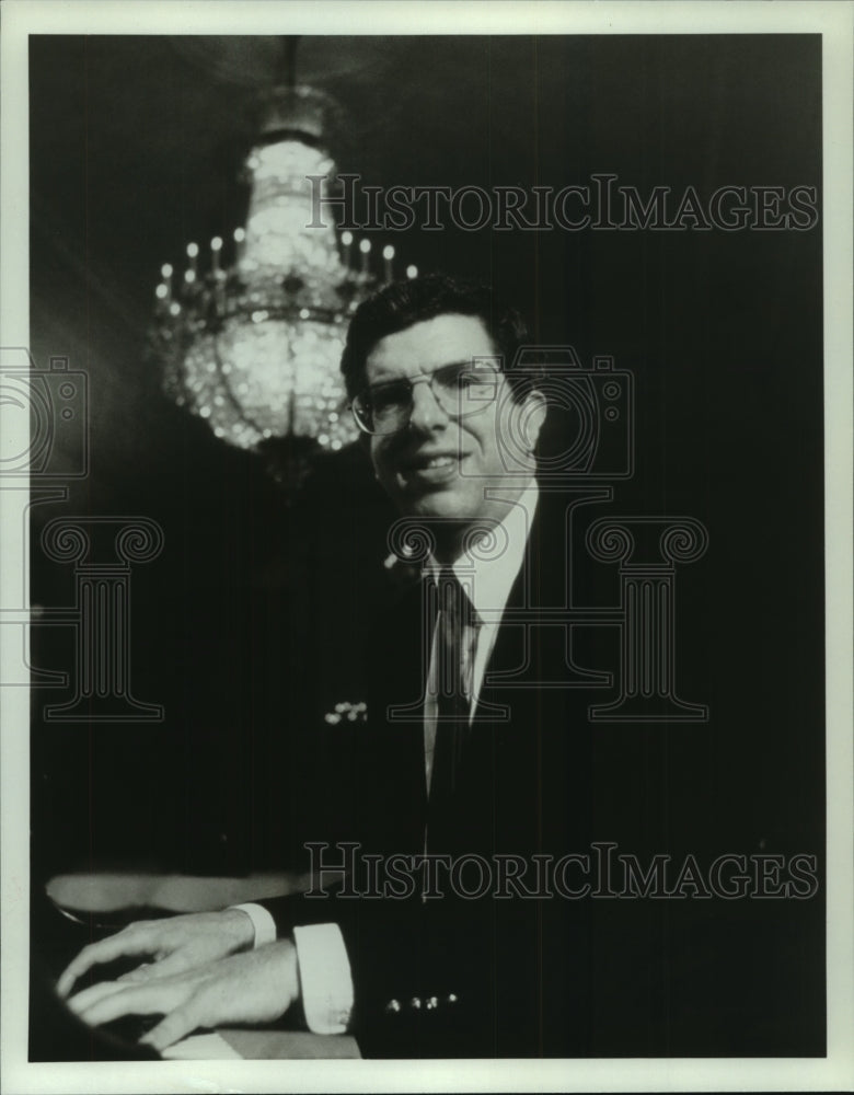 1975 Press Photo Composer Marvin Hamlisch Playing the Piano - nob23477 - Historic Images