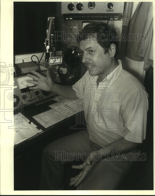 1982 Press Photo Radio - Randy Hahn, All Night Talk Show Host on WSMB - Historic Images