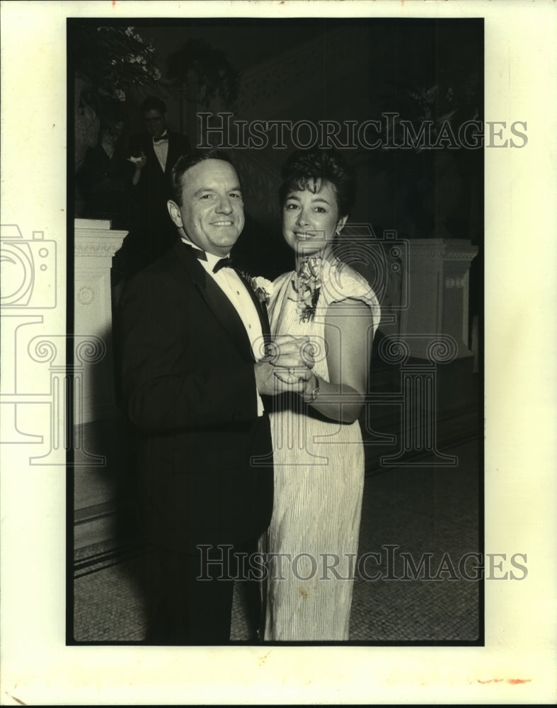 1989 Press Photo Mike &amp; Sissy Halter dance at the TUMC dinner - Historic Images