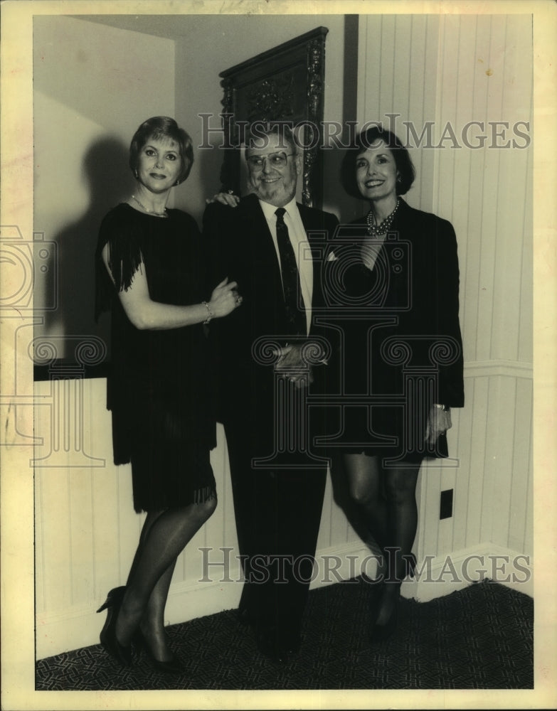 1990 Press Photo Pam &amp; Harold Halter with Fashion Mannequin Barbara Williams - Historic Images