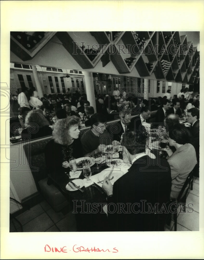 1995 Press Photo Convention Attendees Have Dinner at Grahams Restaurant - Historic Images