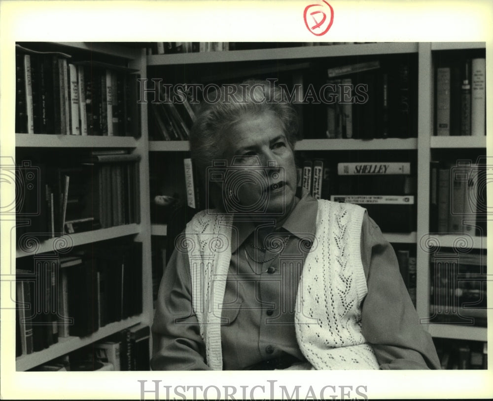 1994 Press Photo Shirley Ann Grau, Author and Pulitzer Prize Winner - Historic Images