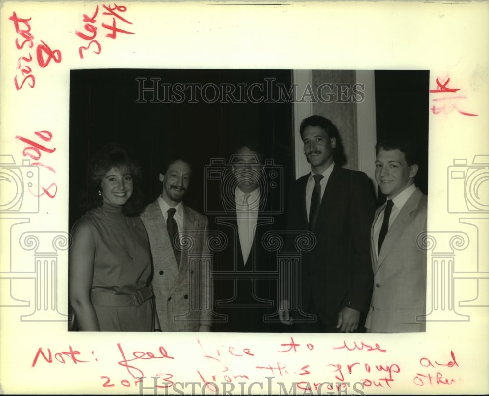 1990 Press Photo Communal Hebrew School - Eddie Gothard and family - Historic Images