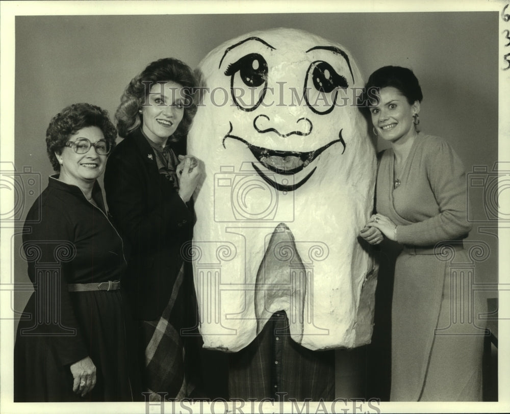 1982 Press Photo Women&#39;s Auxiliary to New Orleans Dental Association members - Historic Images