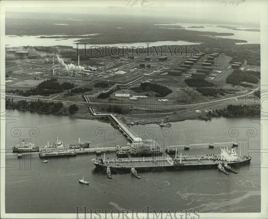 1975 Press Photo Gulf Oil Canada's ocean terminal at Point Tupper, Nova Scotia - Historic Images