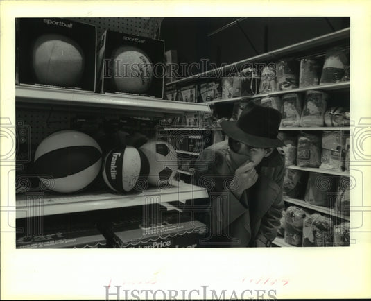 1990 Press Photo Victor Guzman, Children's Palace employee poses as store spy - Historic Images