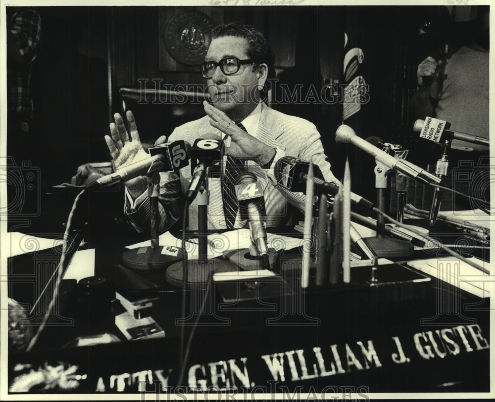 1980 Attorney General William J. Guste talks to reporters - Historic Images