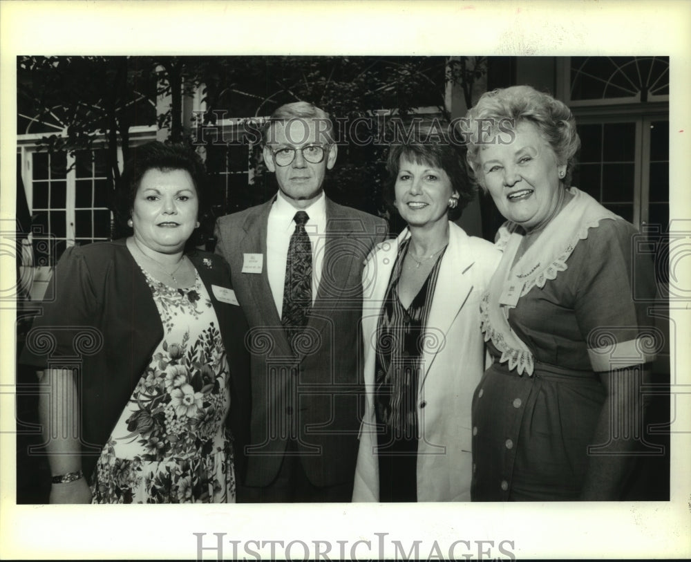 1994 Press Photo Executive Women International - Ray Gustafson and others - Historic Images