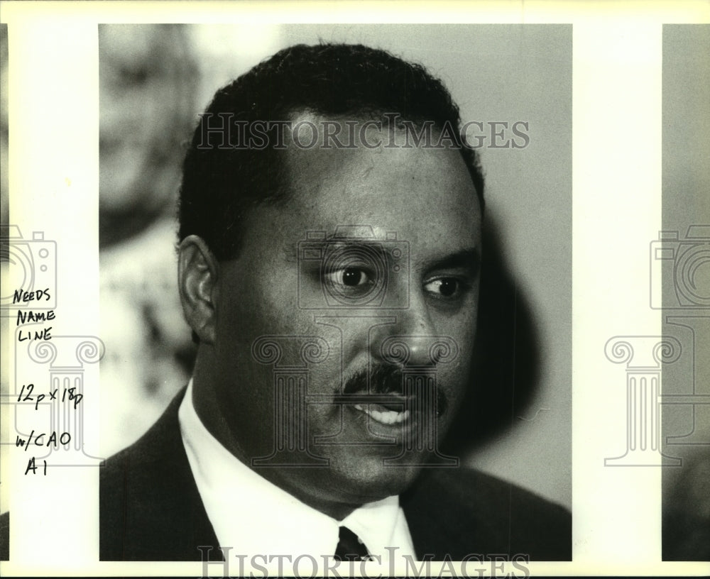 1994 Press Photo Marlin Gusman of Louisiana Department of Revenue and Taxation - Historic Images