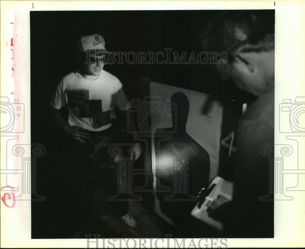 1992 Press Photo Police Officials evaluating the performance of a handgun - Historic Images