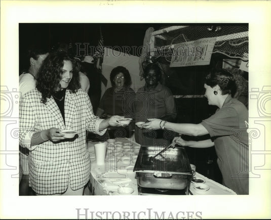 1993 Press Photo Gumbo Cook off visitors try out Chalmette Medical's gumbo - Historic Images