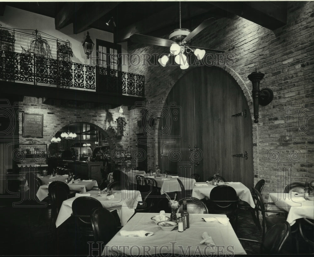 1981 Press Photo Renovated interior of the Gumbo Shop boasts Old World charm - Historic Images