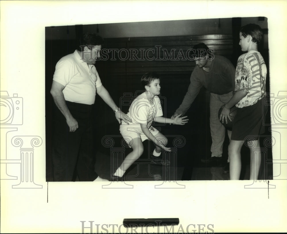 1992 Press Photo Biddy Basketball coaches instructing one of their student - Historic Images