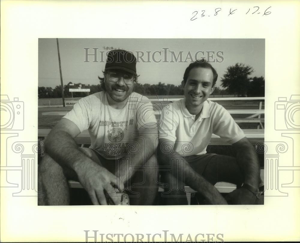 1991 Press Photo Volunteers Brian Clement and Richard Guillot - Historic Images