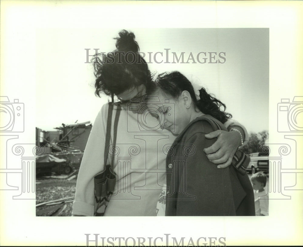 1993 Press Photo Deborah Nails &amp; Ashley Allemand at Tornado torn Grand Isle Sch - Historic Images