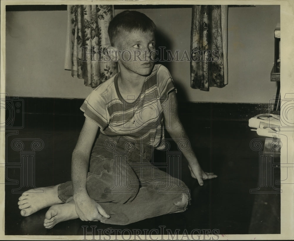 1962 Press Photo Jackie Damby relaxing at home - nob24008 - Historic Images