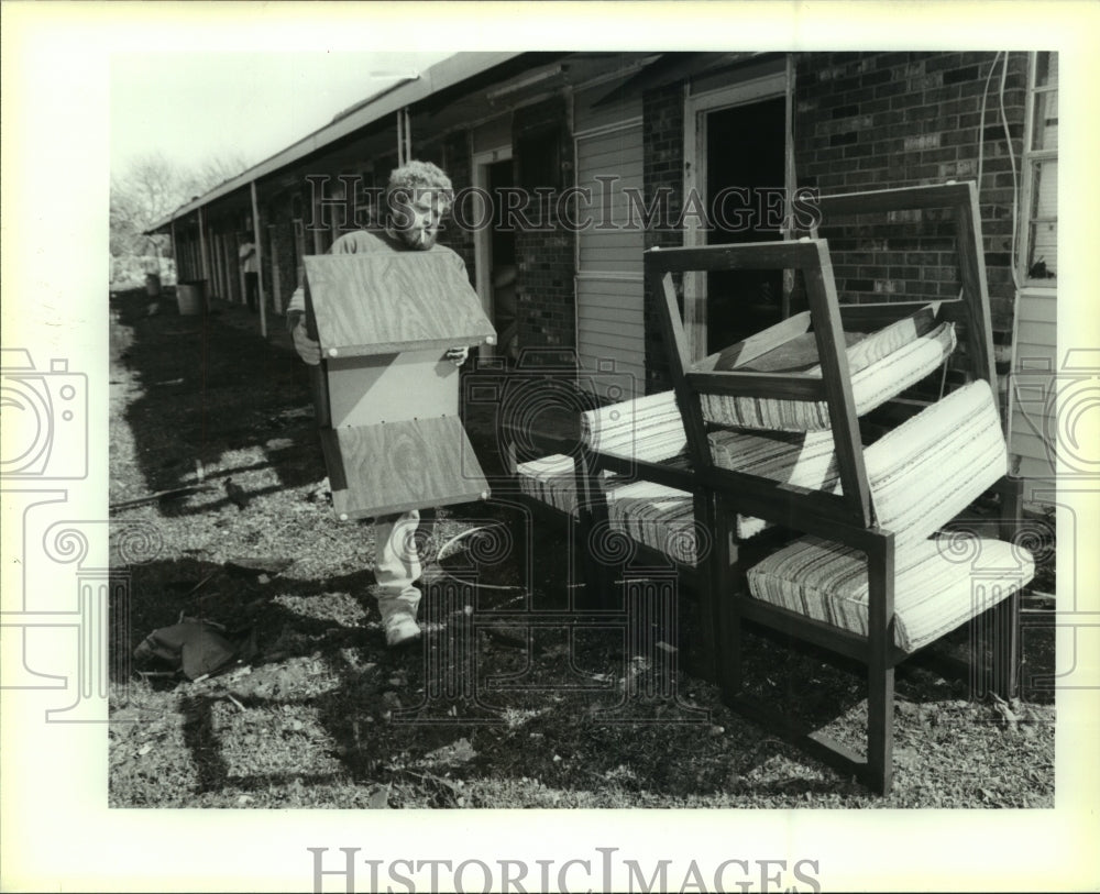 1993 Press Photo James Lepine at the tornado torn Off Shore Motel in Grand Isle - Historic Images