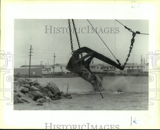 1994 Press Photo Grand Isle Bay Side Breakwater ongoing construction - Historic Images