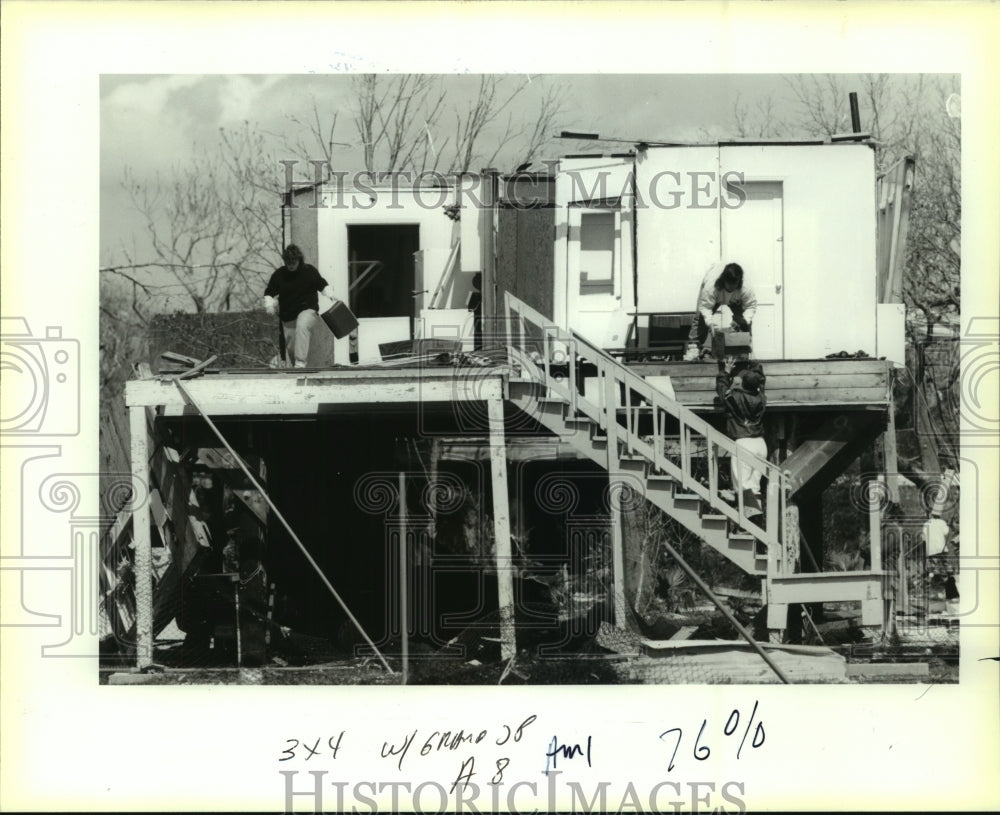 1993 Press Photo The tornado torn Grand Isle School&#39;s female teacher housing - Historic Images