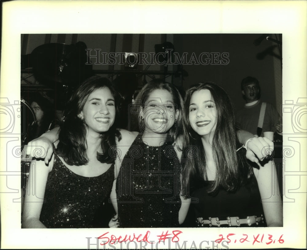 1994 Press Photo Kristin Gutierrez, Joanne Keck, Kim Gravolet at Sweet 16 Party - Historic Images