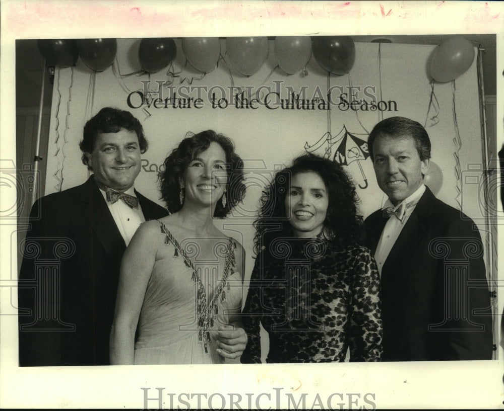 1990 Press Photo Guest attending the Overture Cultural Season Opening - Historic Images