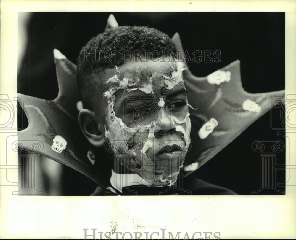 1994 Press Photo Halloween costume contestant at Diebert Elementary School - Historic Images