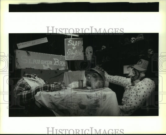 1993 Press Photo The Dining Room at the Pontchartrain Haunted House. - Historic Images