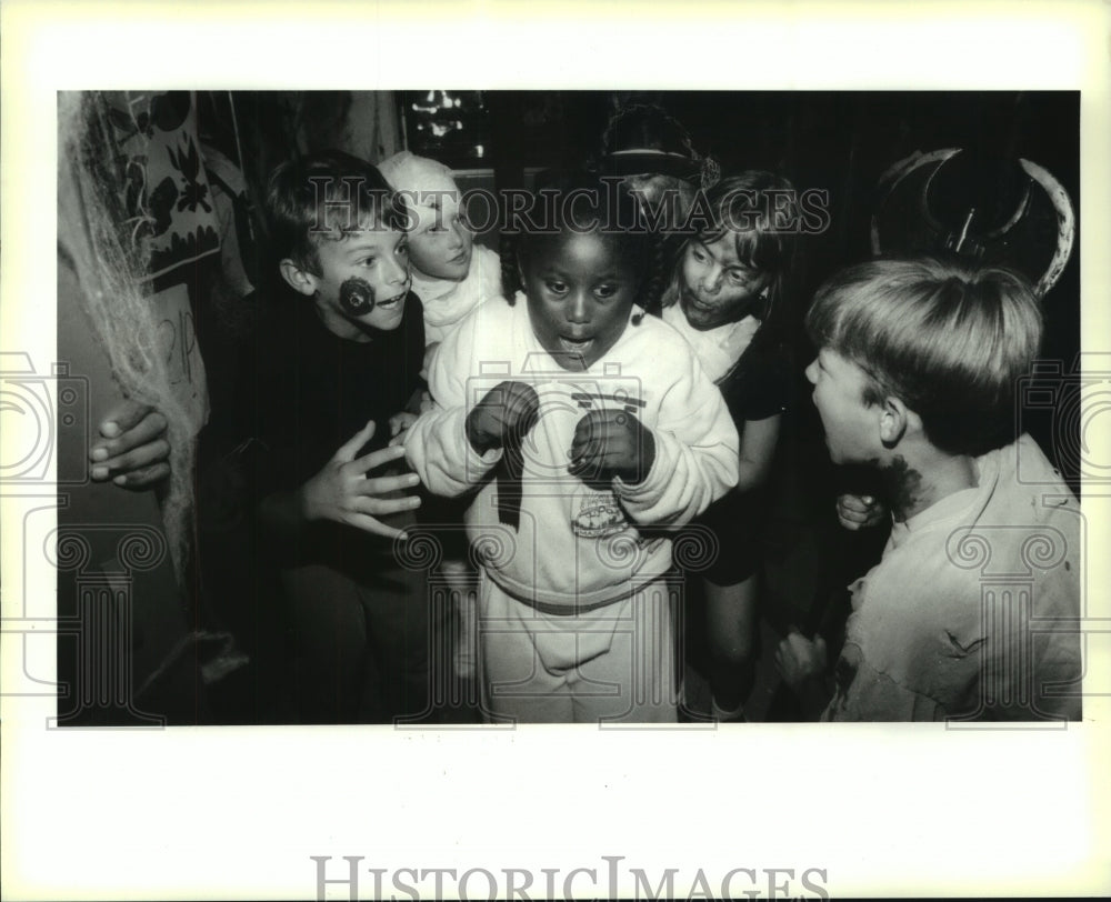 1993 Press Photo Students in Anna Marciate&#39;s class give Dominique a scare. - Historic Images