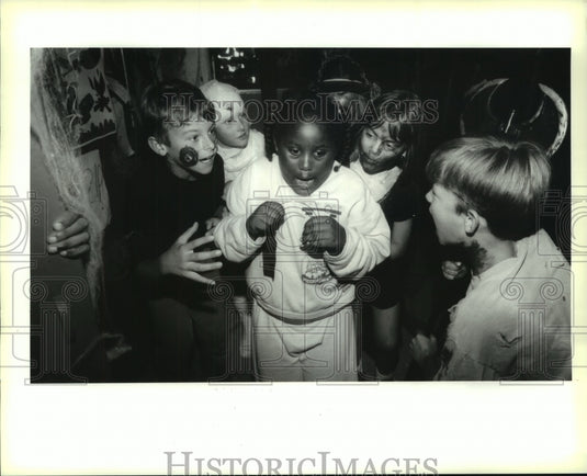 1993 Press Photo Students in Anna Marciate's class give Dominique a scare. - Historic Images