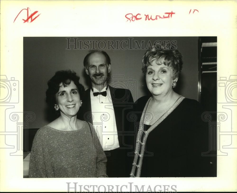 1995 Press Photo Attendees at a gala bash - Historic Images