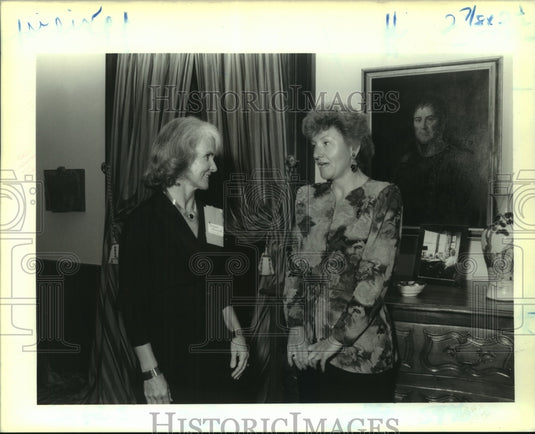 1989 Press Photo Barbara Hammett & Kathleen Jones of Volunteers of America - Historic Images