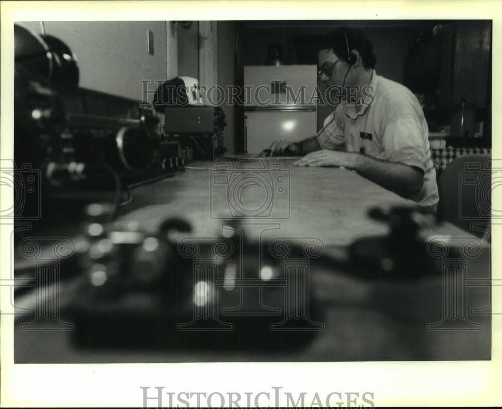 1991 Press Photo Radio - Joe Ellis Uses Morse Code on One Watt Transmitter - Historic Images