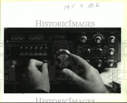 1992 Press Photo Ham Radio Tuned by James Wilmerding - Historic Images