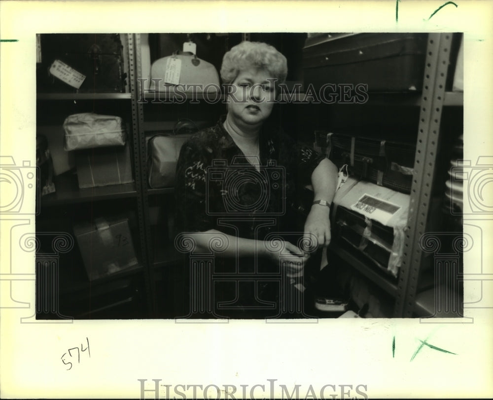 1988 Press Photo Bobbie Hamm, Federal Court Clerk - Historic Images