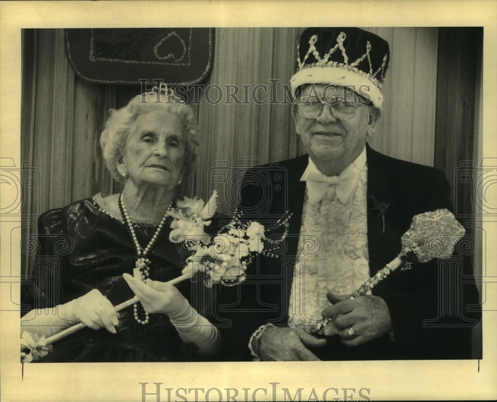 1992 Press Photo King &amp; Queen of St. Margaret&#39;s Daughters Home Carnival Ball - Historic Images