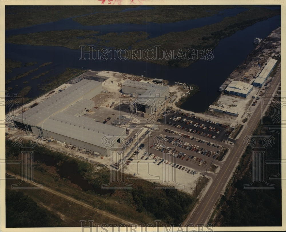 1988 Press Photo Aerial view of Halter Marine Inc. - Historic Images