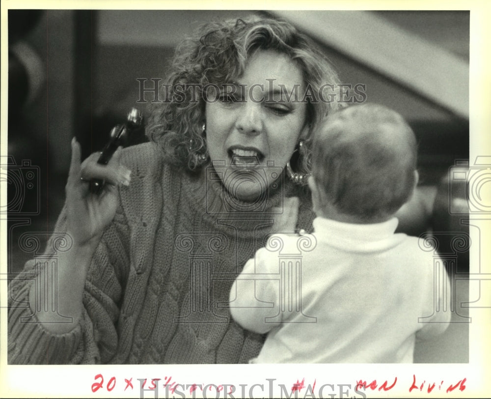 1992 Press Photo Instructor Kinta Baldwin during a musical part of Gym Rompers - Historic Images