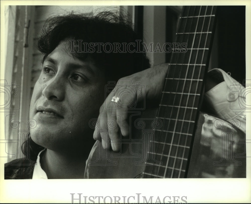 1994 Press Photo Javier Gutierrez, guitarist to perform at the Carnaval Latino - Historic Images