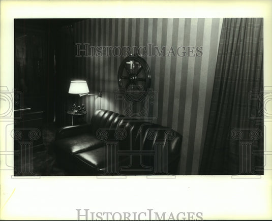 1995 Press Photo Alvin Baumer's study wall by Keith Guy Painting and Finishes - Historic Images