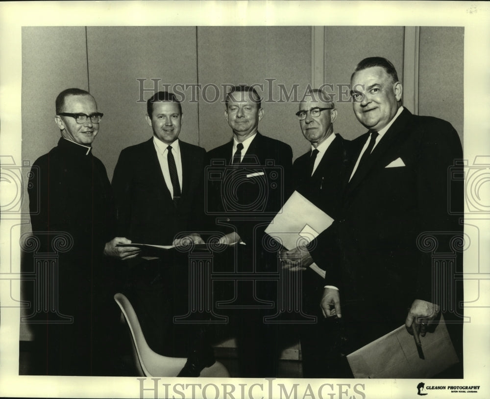 1964 Press Photo Louisiana Land and Exploration Company award scholarship grants - Historic Images